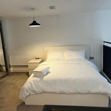 ברמינגהאם Luxurious 1-Bedroom With Parking מראה חיצוני תמונה
