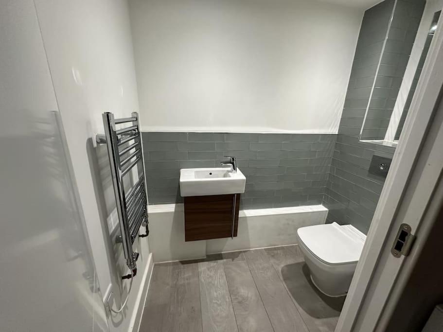 ברמינגהאם Luxurious 1-Bedroom With Parking מראה חיצוני תמונה