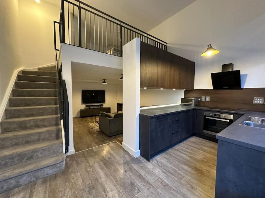 ברמינגהאם Luxurious 1-Bedroom With Parking מראה חיצוני תמונה