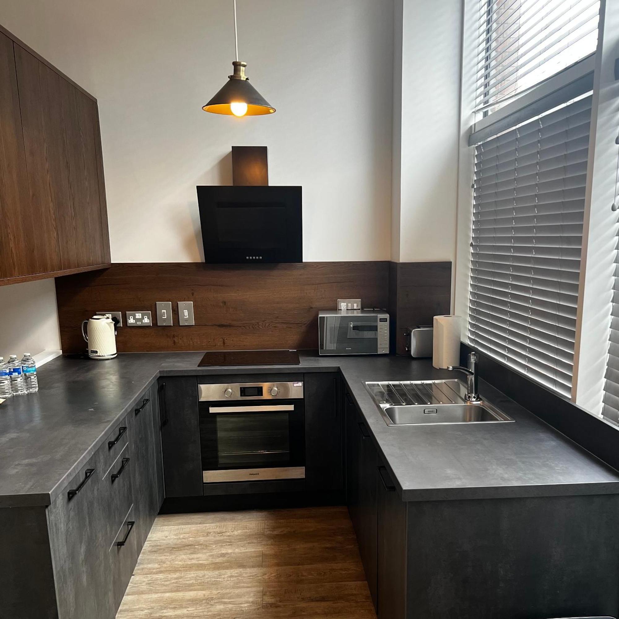 ברמינגהאם Luxurious 1-Bedroom With Parking מראה חיצוני תמונה