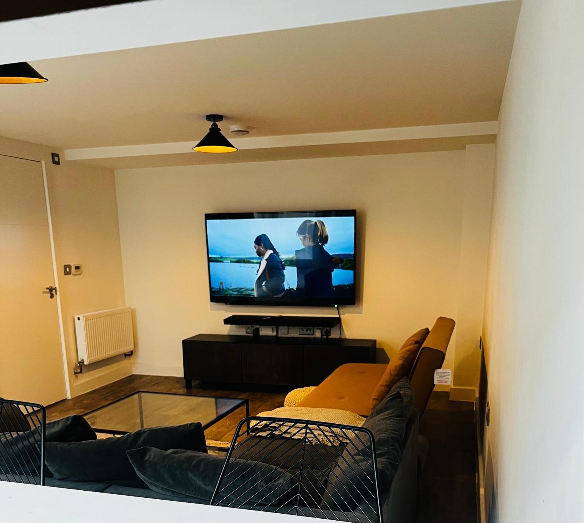 ברמינגהאם Luxurious 1-Bedroom With Parking מראה חיצוני תמונה